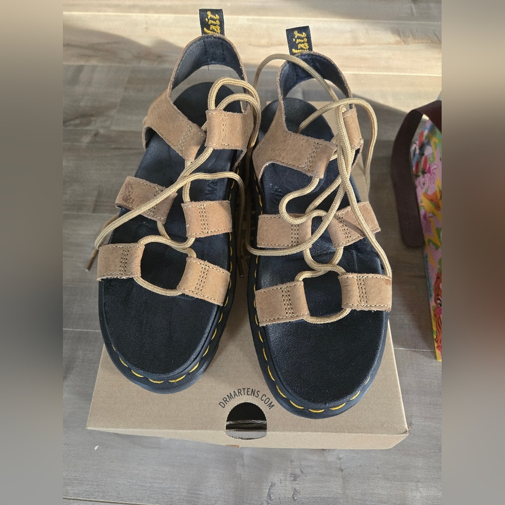 Dr. Mardens Sandals